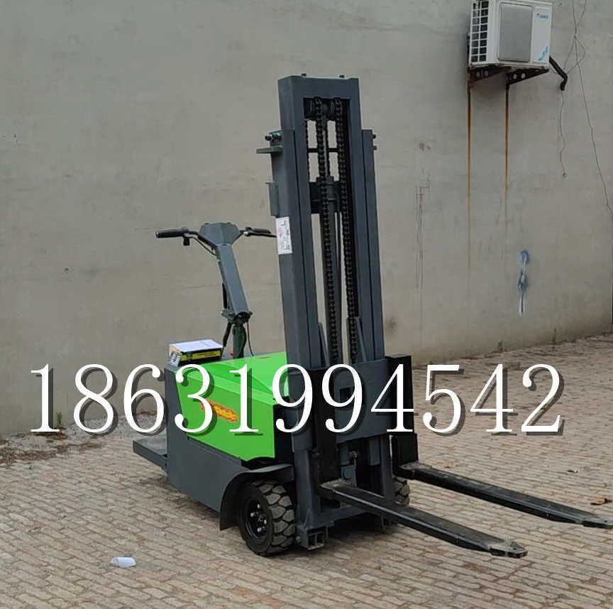 城子河区优程全电动叉车插腿式堆高车液压装卸车1.5吨升高小型站驾式铲车